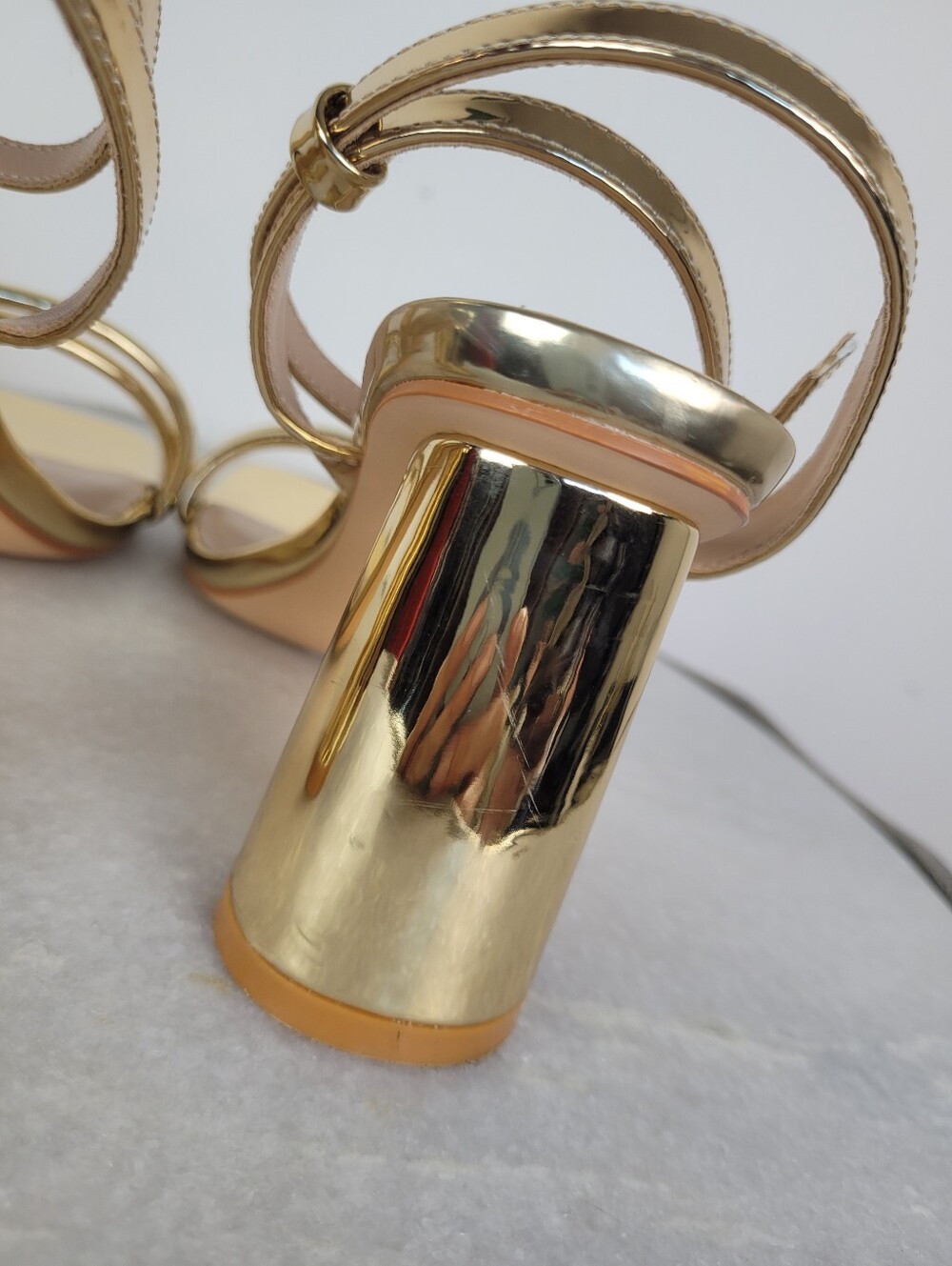 Ribongz Size 8 Gold Metallic Strappy Block Heel Sandals - Picture 6 of 11